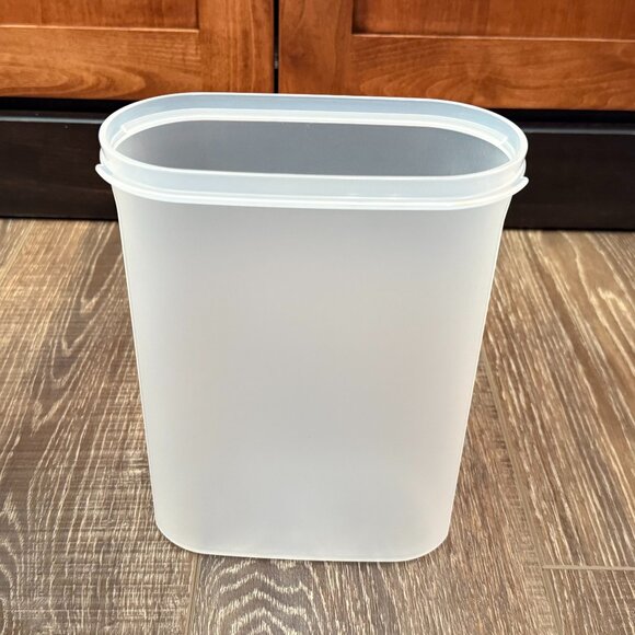 Tupperware Modular Mate Oval Keeper with Lid - Picture 5 of 11